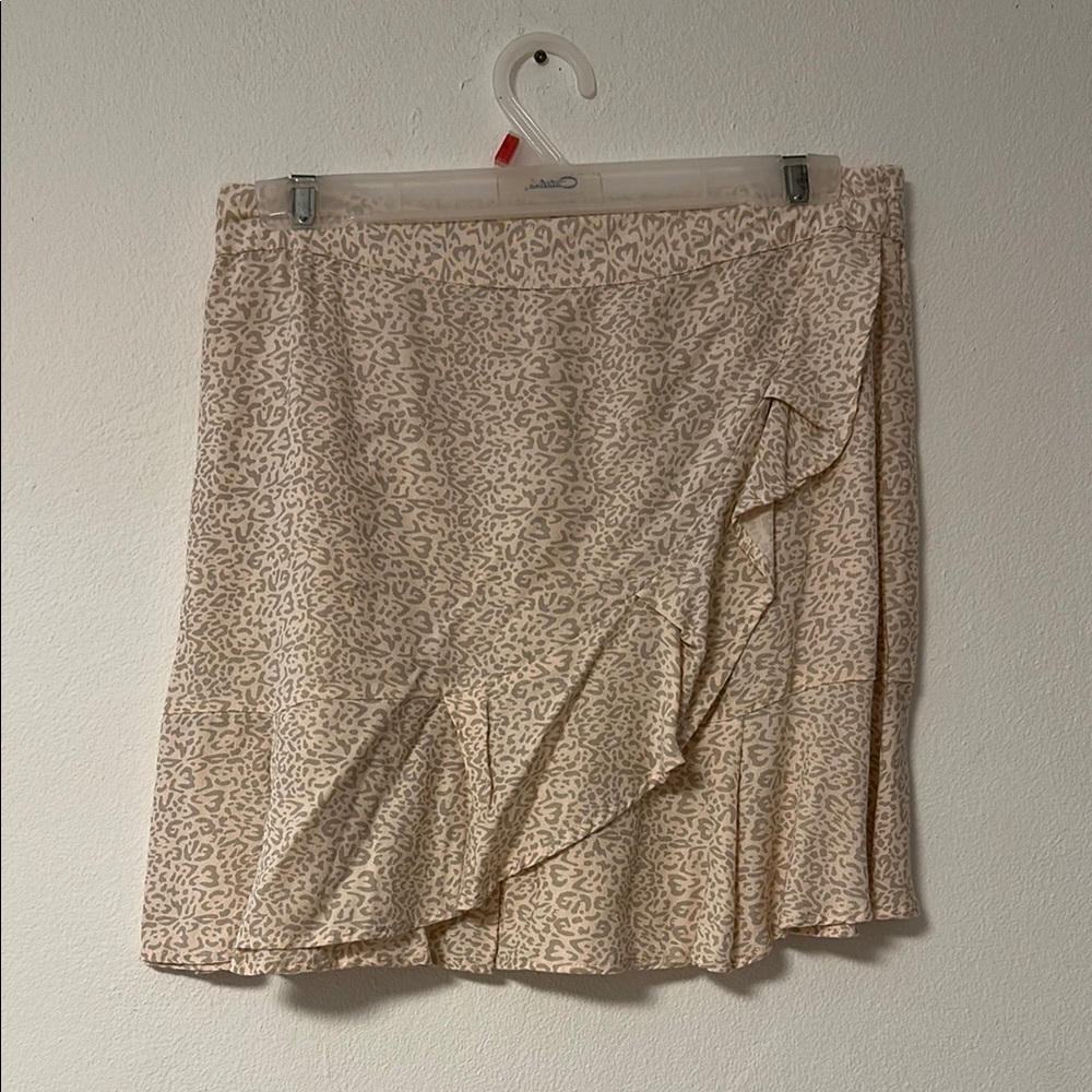 Elegant Cream Patterned Skirt